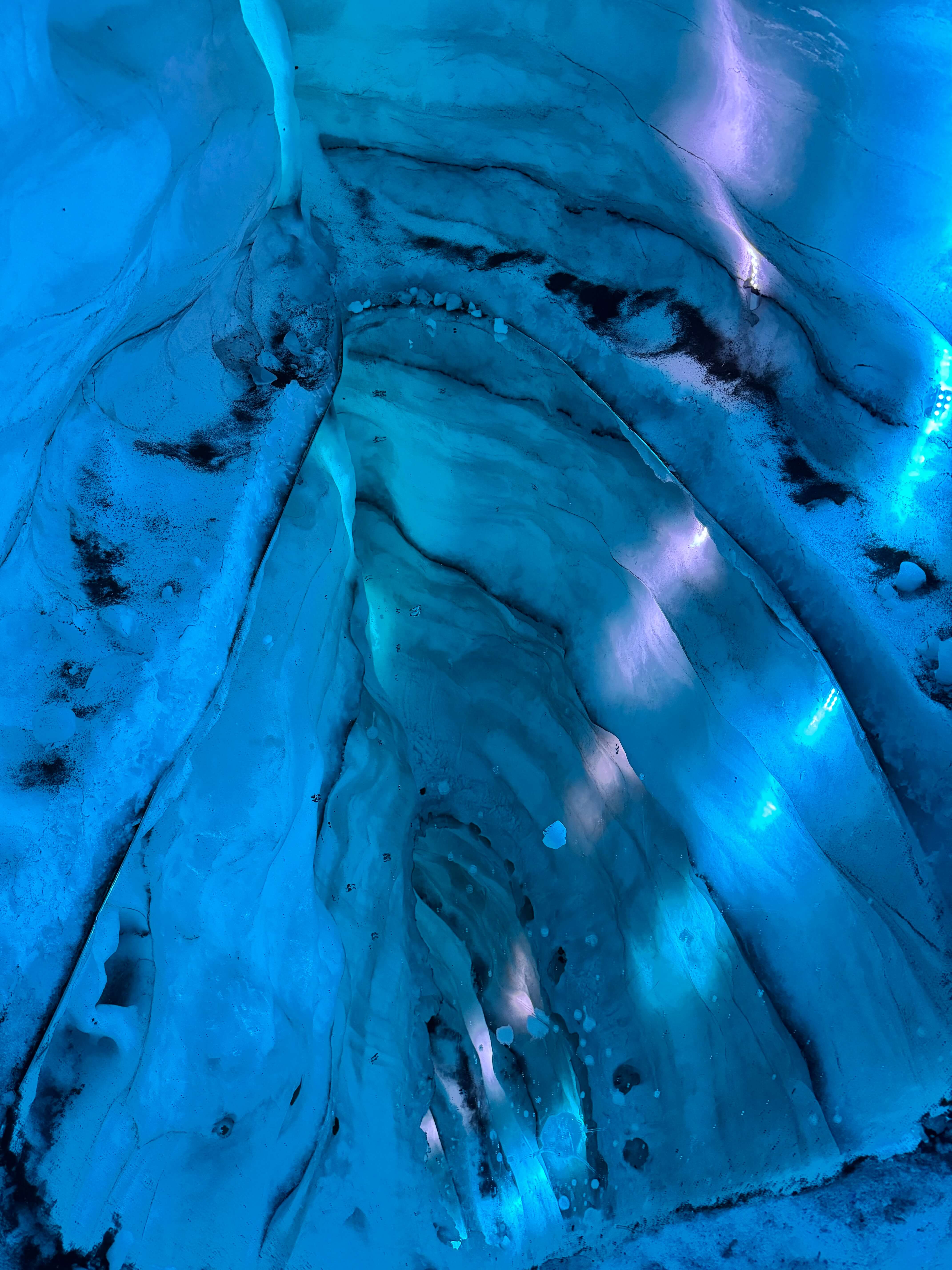 100 Meter lange Eishöhle im PERLAN